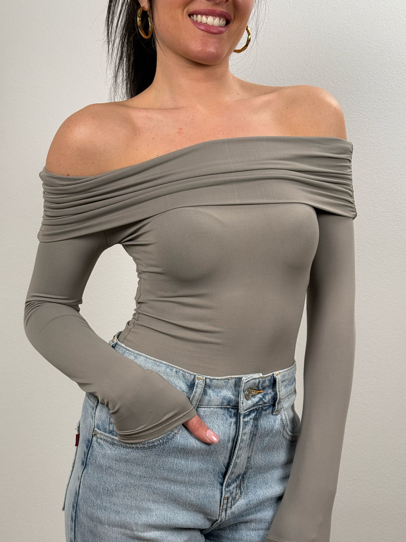 Body Offshoulder