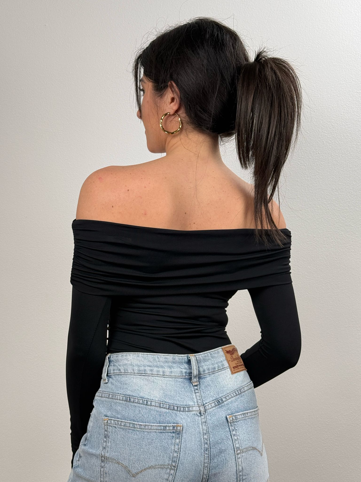 Body Offshoulder